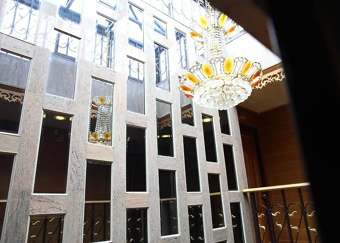 塔尼广场宾馆 賓館 3*